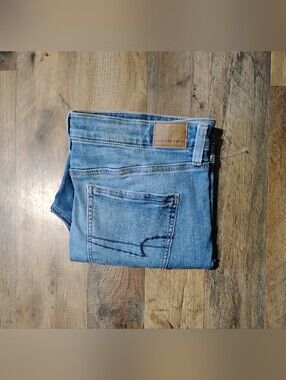 American Eagle Outfitters NWOT Super Hi Rise Jegging Crop Jeans Womens Size: 16